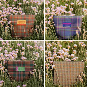 Piccola trousse da bagno in tartan e tweed di felce con tessuti Liberty. Regalo realizzato in Scozia