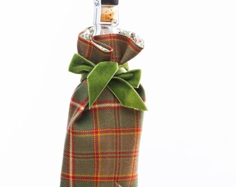 Sac pour bouteille de luxe écossais Flodden Tartan fabriqué avec une doublure en tissu Liberty. Cadeau fabriqué en Écosse
