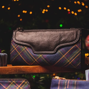 Pochette en tartan et cuir