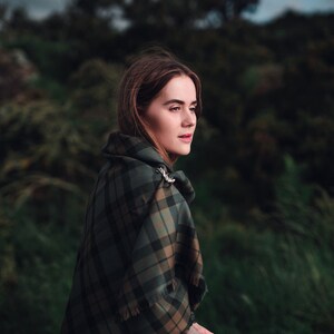 MacKay Weathered Tartan Crest 2D T-shirt - Never Underestimate Style