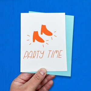 Tarjeta de fiesta - Tarjeta en blanco impresa con tipografía A2 - Tarjeta de felicitación de feliz cumpleaños escrita a mano - Zapatos de baile de cumpleaños dibujados a mano