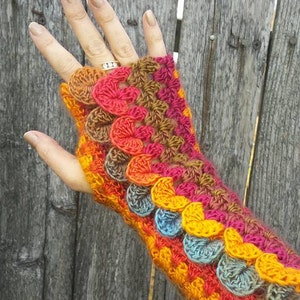 Dragon Scale Stripe Mitts CROCHET PATTERN -- fingerless gloves -- crocodile stitch -- wristers -- texting gloves