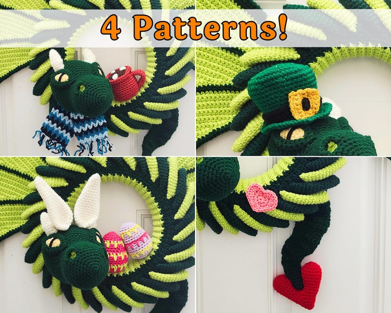 K&ouml;nnte beinhalten: Eine Sammlung von vier geh&auml;kelten Drachenkr&auml;nzen, jeder mit einem einzigartigen Design. Ein Drache tr&auml;gt einen Schal und h&auml;lt eine Tasse, ein anderer tr&auml;gt einen Koboldhut, ein dritter hat Ostereier und der letzte hat ein Herz. Der Text "4 Patterns!" steht oben.