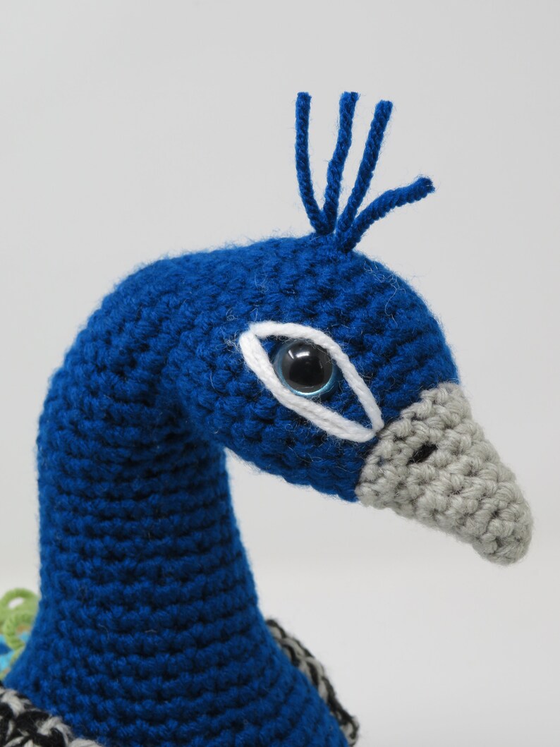 Patrón de ganchillo realista de pavo real, estilo majestuoso/amigurumi en PDF imagen 8