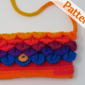 Dragon Scale Pencil Pouch Pattern PDF - Easy Aran Yarn