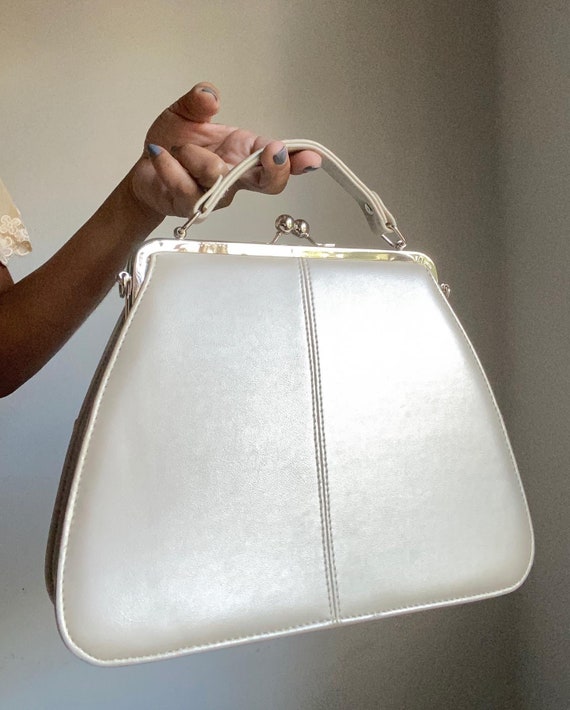 vintage minimalist pearlized top handle 90s does