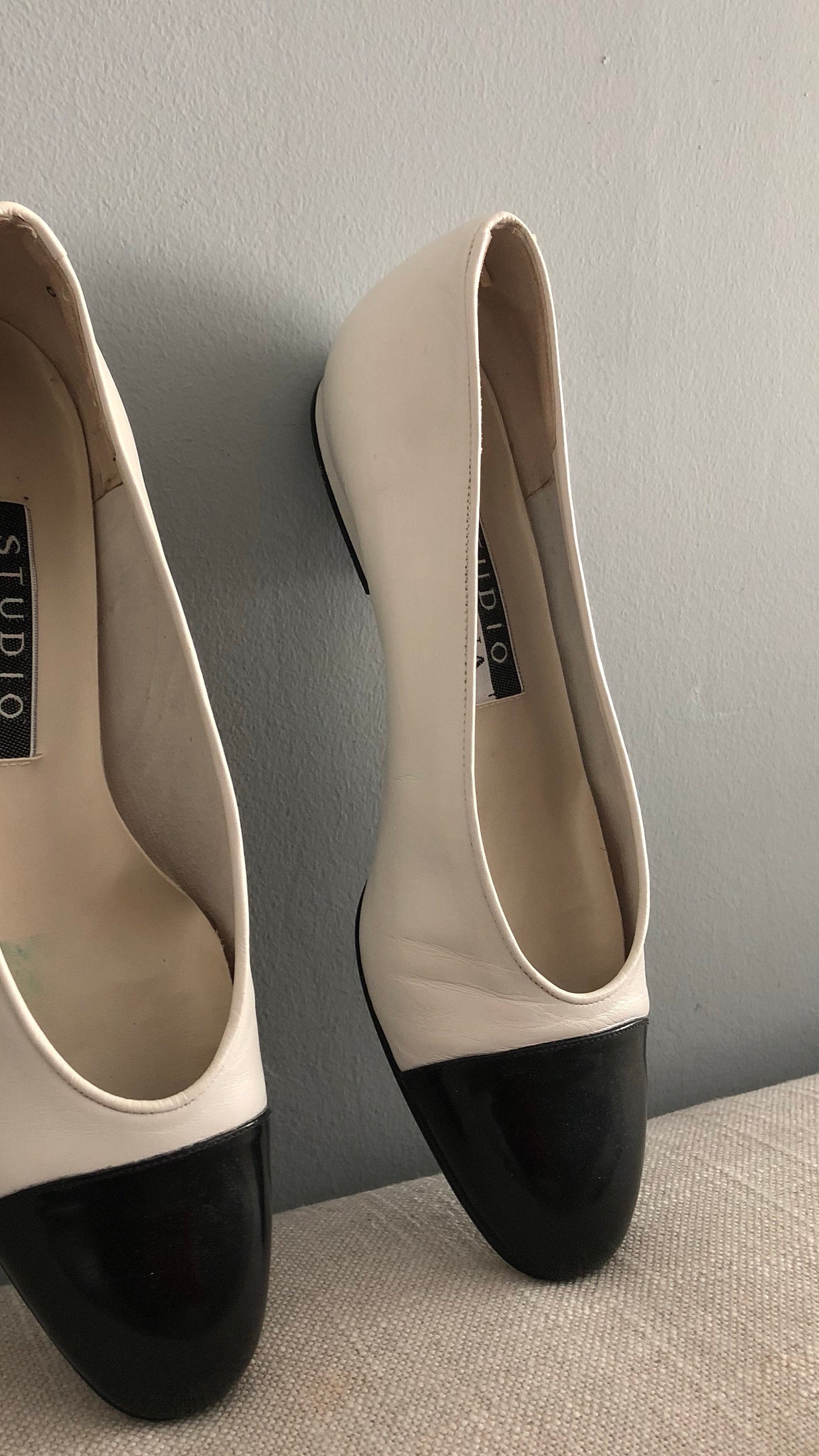 vintage classic ultra chic double tone color block double tone spanish leather heeled ballet style flat slip on