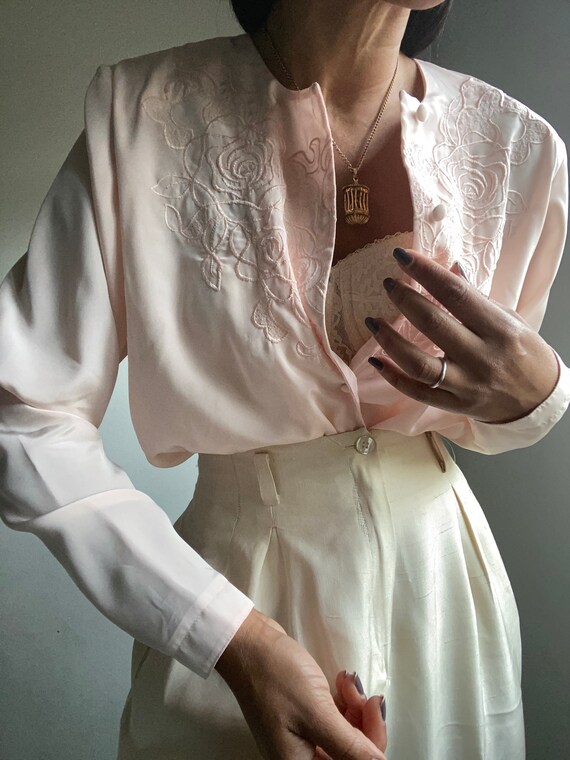 vintage embroidered collarless blouse