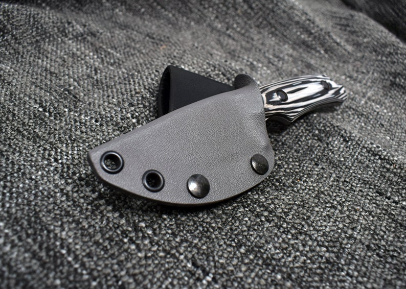 Vertical Kydex Sheath for Benchmade Hidden Canyon Hunter Old Model image 2