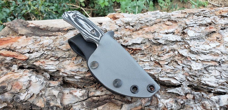 Vertical Kydex Sheath for Benchmade Hidden Canyon Hunter Old Model image 3