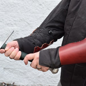 Hema Simple Forearms