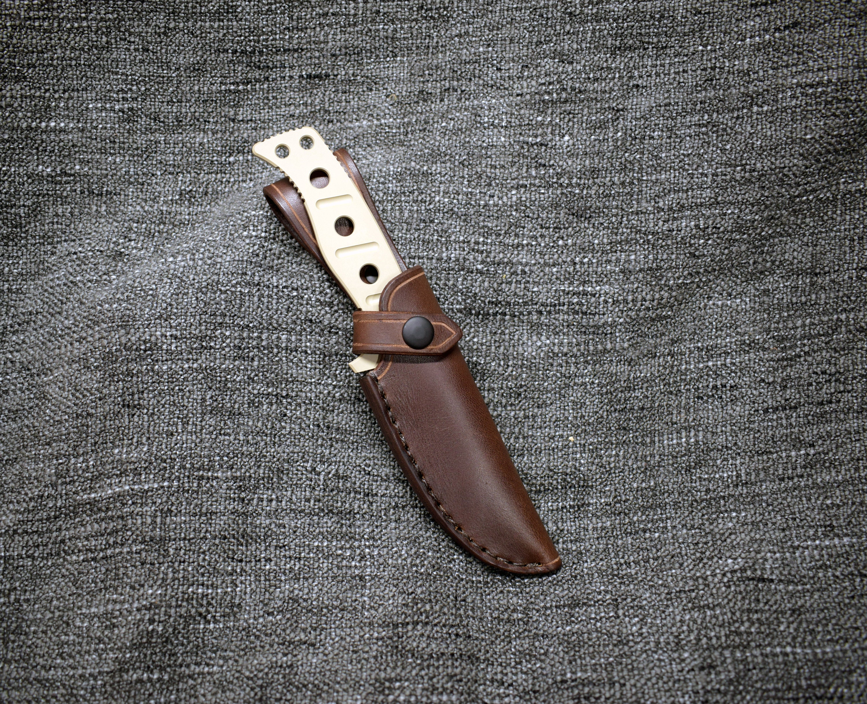 Handmade Leather Sheath for the Benchmade Raghorn - Grommet's