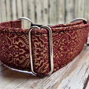Collare martingala Greyhound bordeaux e oro - collare con stampa metallica da 1,5", collare regale Greyhound