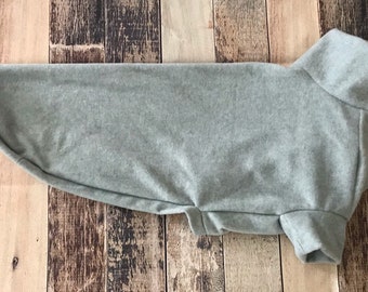 PRONTO PER LA SPEDIZIONE Pigiama per levrieri grigio chiaro da 22" / abbigliamento per levrieri grigio mélange / pigiama in pile per levrieri piccoli