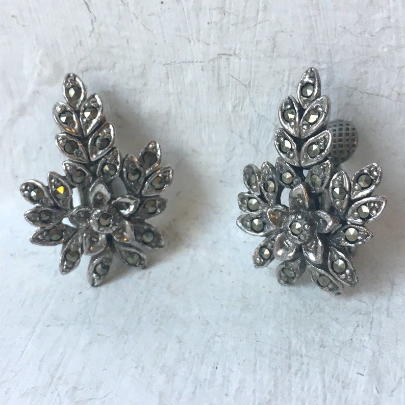 Vintage 1940s Flower Clip On earrings 1950s Jewelry 50s Jewellery 1950s Earrings