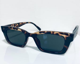 Vintage Tortoise Brown Wayfarer Sunglasses: 90s Retro Style
