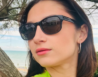 Vintage Black Wayfarer Sunglasses: Sleek UVA Protection