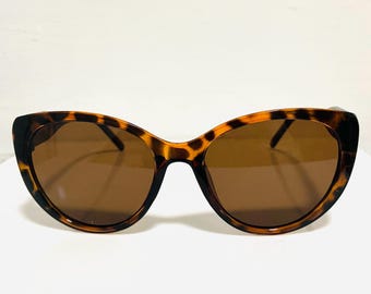 Vintage Tortoiseshell Cat Eye Sunglasses: 90s Retro Style  display picture 3