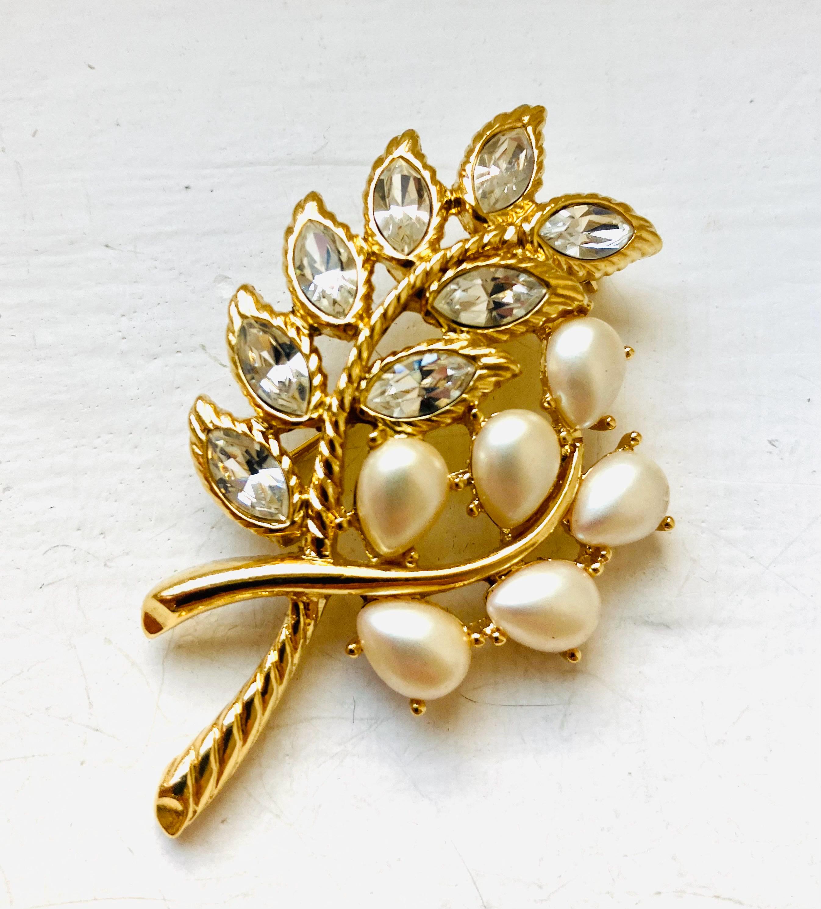 Trifari brooch - Etsy 日本