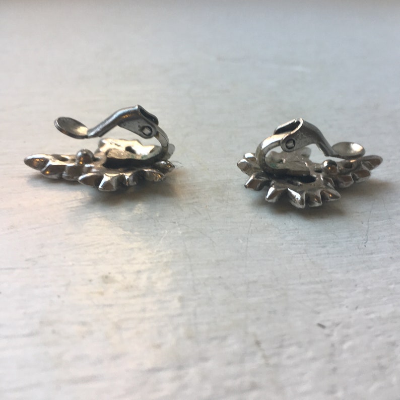 Vintage 1940s Flower Clip On earrings 1950s Jewelry 50s Jewellery 1950s Earrings