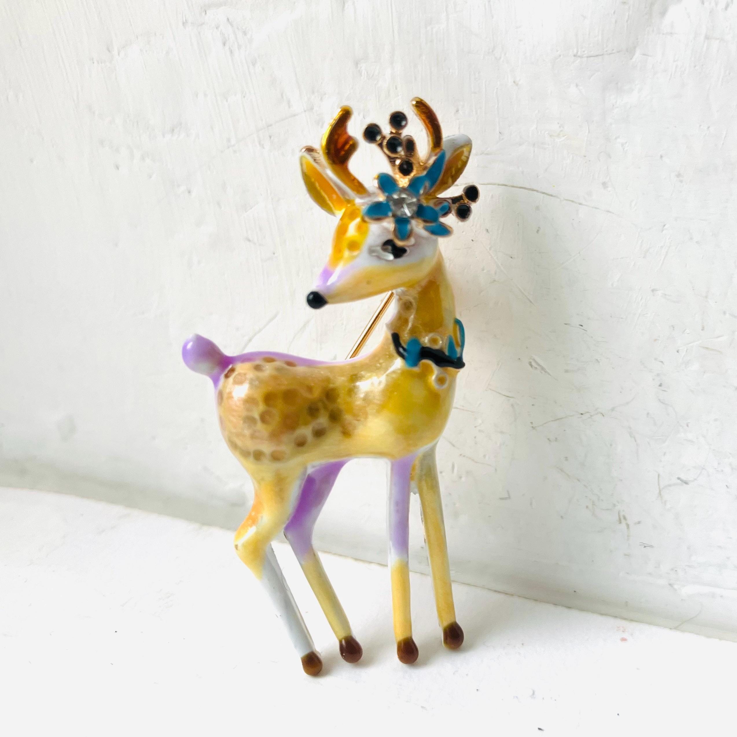 ヴィンテージエナメル鹿ブローチ：手描きの森の動物ピン - Etsy 日本