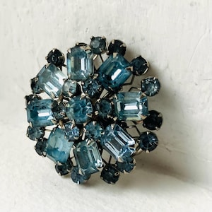 Vintage Brooch, Blue Rhinestone Sparkling Round Brooch, Austrian Crystal Brooch, Gift, Woman Brooch, Blue Brooch, Sparkle Brooch, Woman Pin