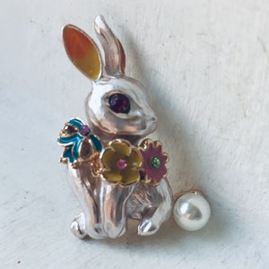 Rabbit Brooch, Vintage Bunny Brooch, White Rabbit, Alice In Wonderland Brooch, Gift For Her, Vintage Jewelry, Animal Brooch, Easter Gift