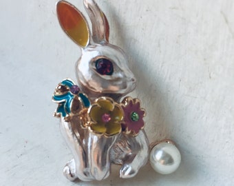 Rabbit Brooch, Vintage Bunny Brooch, White Rabbit, Alice In Wonderland Brooch, Gift For Her, Vintage Jewelry, Animal Brooch, Easter Gift