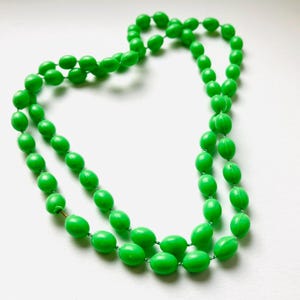 Vintage Beaded Necklace, Green Plastic 80s Beaded Necklace, Vintage Necklace, Vintage Jewellery, Ready To Gift, Retro Necklace, Green Beads
