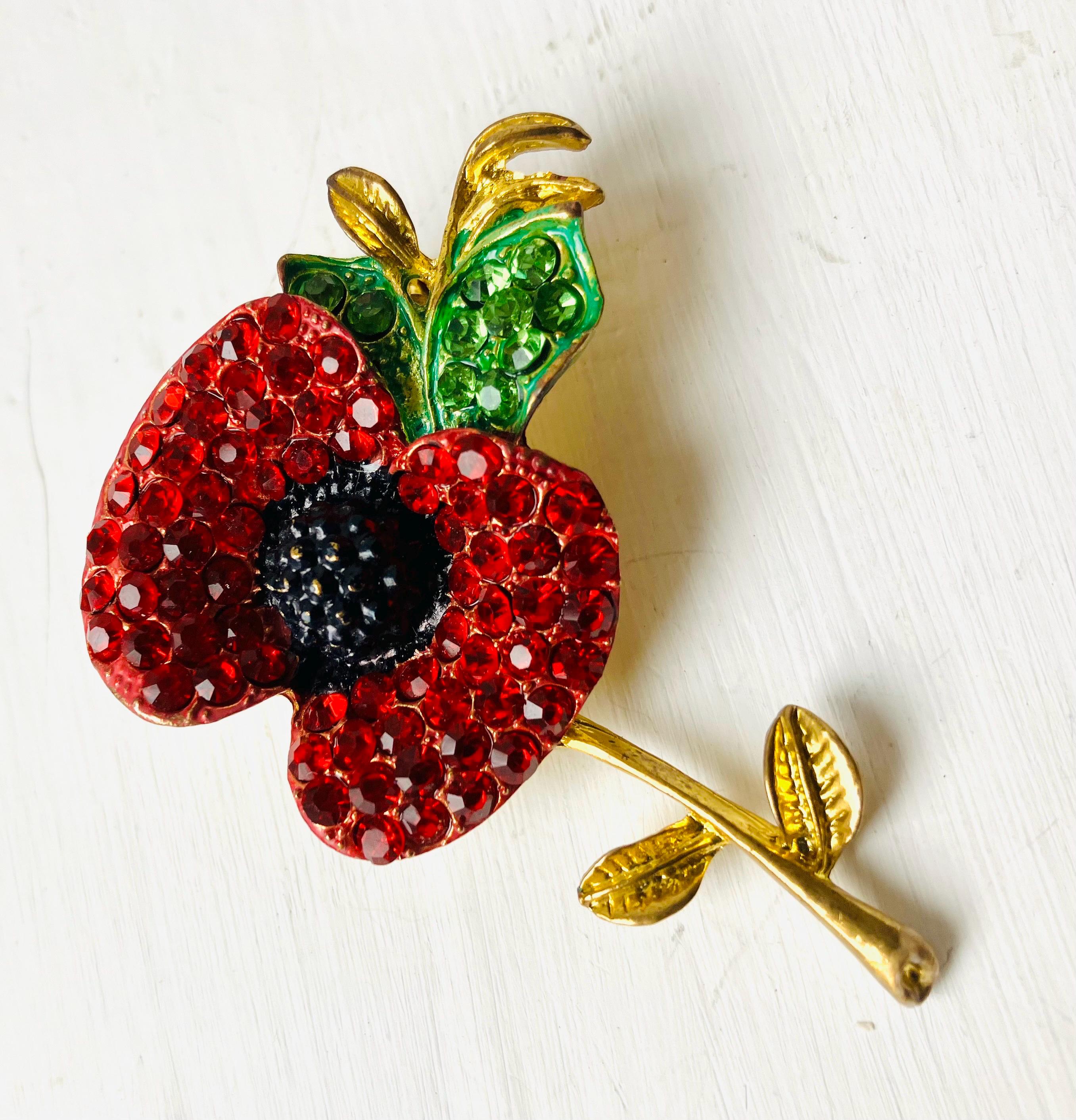 スワロフスキー　置物　レッドポピー Amazon.com: Swarovski Garden Tales Red Poppy : Home & Kitchen