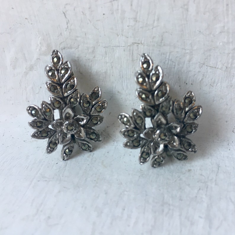 Vintage 1940s Flower Clip On earrings 1950s Jewelry 50s Jewellery 1950s Earrings