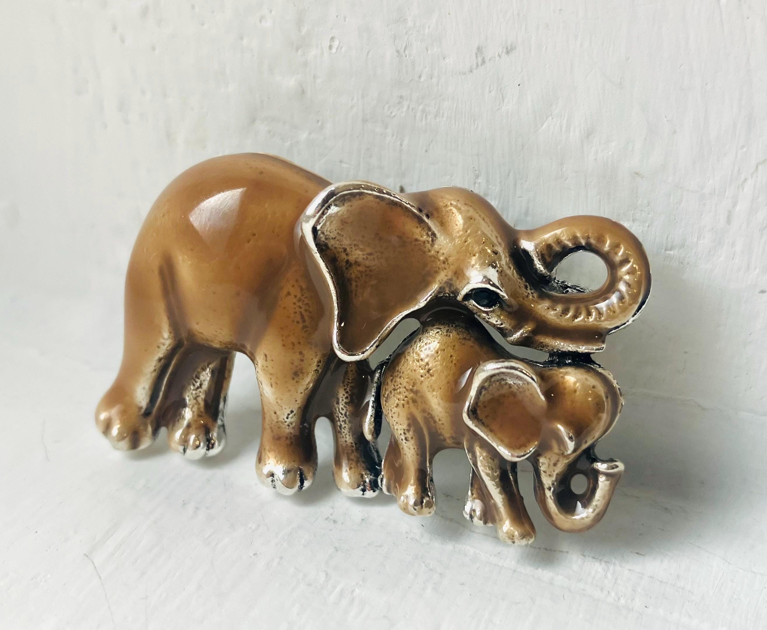 ヴィンテージの象のブローチ：母と子のエナメルピン - Etsy 日本