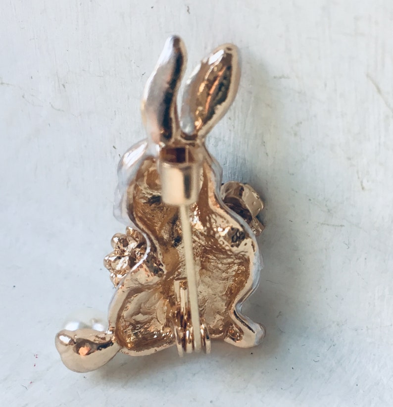 Rabbit Brooch, Vintage Bunny Brooch, White Rabbit, Alice In Wonderland Brooch, Gift For Her, Vintage Jewelry, Animal Brooch, Easter Gift imagem 5