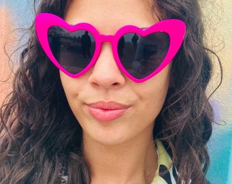 Vintage Pink Heart Sunglasses: Festival Retro Style