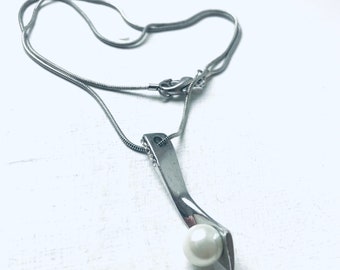 Vintage Necklace, Silver Pendant Necklace, Faux Pearl Necklace, Gift For Her, Vintage Necklace, Necklace UK, Silver Necklace