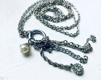 Collier Vintage Années 1960 – Métal Doré Avec Strass Et Ornements Gris, Occasion Ancien