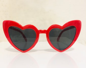 Occhiali da sole con montatura a cuore curva vintage Occhiali da sole con montatura a cuore curva vintage
