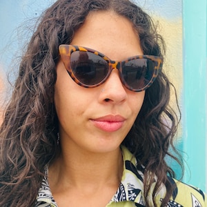 Cat Eye Sunglasses, Brown Tortoiseshell Cat Eye Sunglasses, Vintage Sunglasses, Vintage Eyewear, Gift, Retro Sunglasses, Small Sunglasses 90
