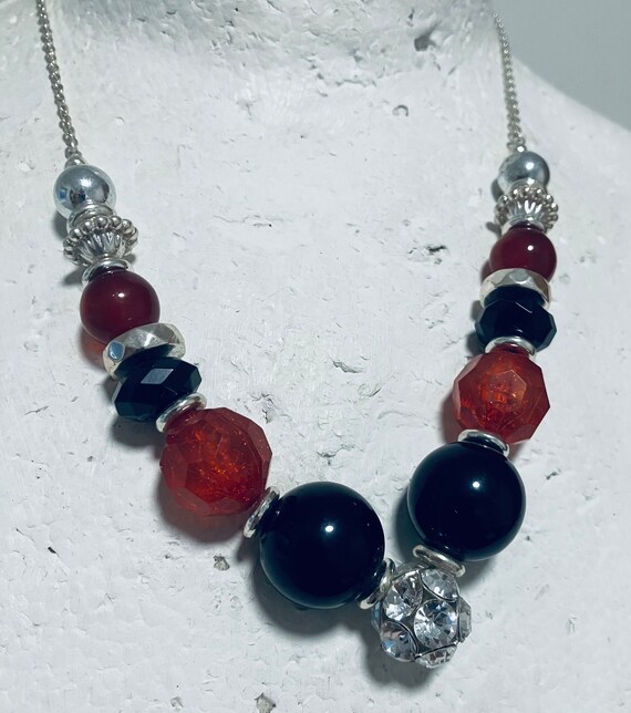 スワロフスキークリスタル付きヴィンテージ樹脂ビーズネックレス