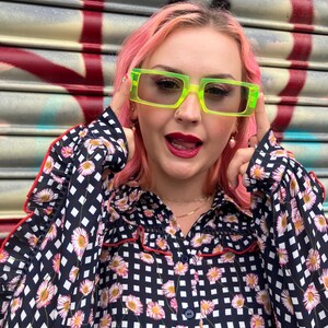 ネオングリーンのY2Kサングラス：ヴィンテージ Nu Rave Eyewear - Etsy