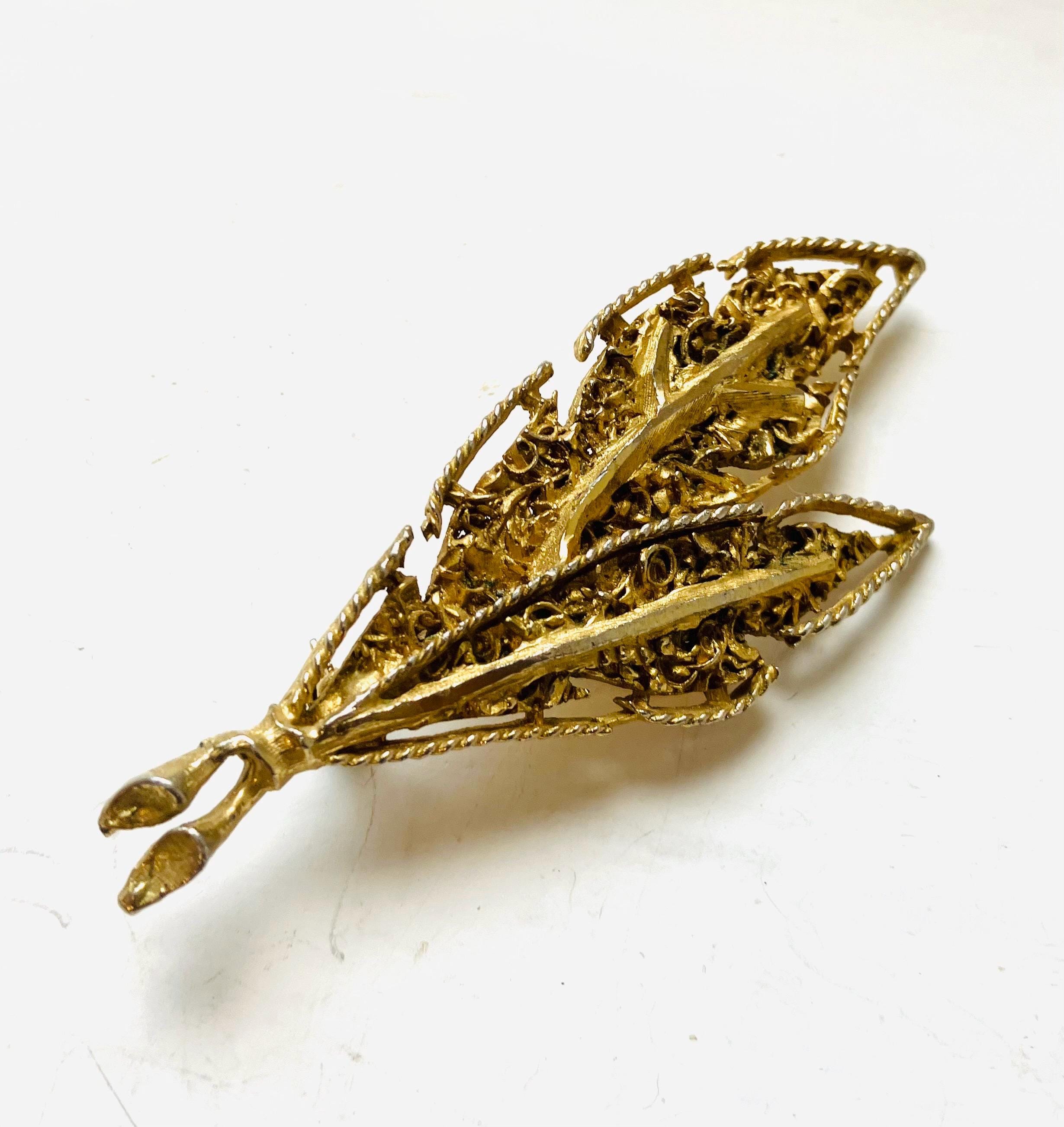 1950年代の金メッキリーフブローチ：ヴィンテージピンクリップ