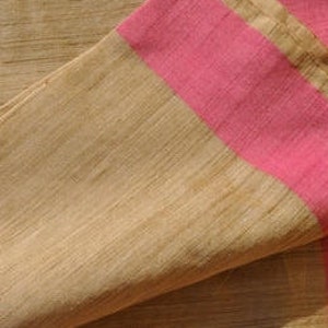 Beige khadi strukturierter Leinenstoff, hauchdünne chanderi Seidenstoff Meterware