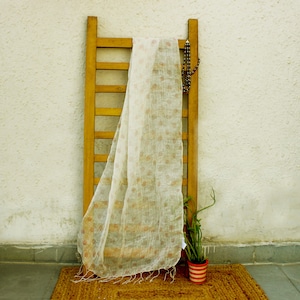 Pink polka dots stole in Khadi silk handmade fabric