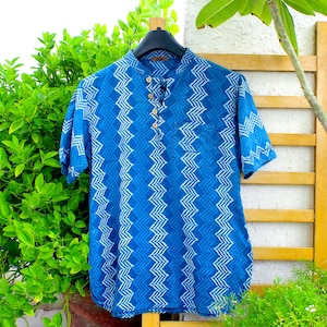 Maßgeschneidertes Boho-Baumwoll-Oberteil aus atmungsaktivem Indigo-Block-Print