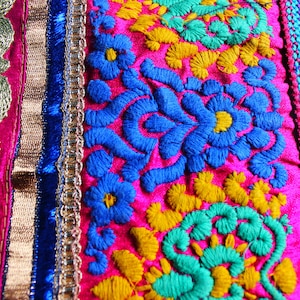 ピンクとブルーの2メートルの手刺繍ボーダー