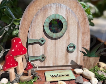 Miniatuur sprookjestuin SVG-bestanden: sprookjesdeur met raam, sprookjesbrug, miniatuurplanten, miniatuurpaddestoelen, vijver en ideeën voor doe-les