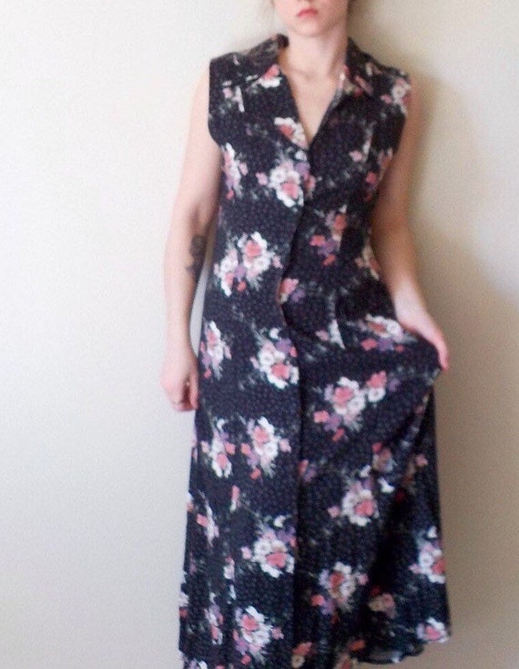 90's Floral Sleeveless Maxi Dress with Buttons Down The Front/ Black with Pink/White/Purple Flowers/Collar/Size 9/10 Medium/Novelty Dress