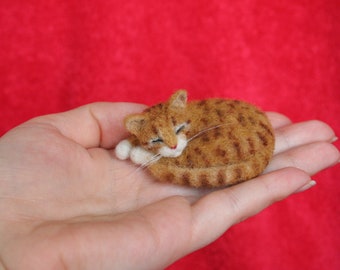 Miniature Sleeping Cat.Needle Felted Cat.Dollhouse Cat.Miniature Cat.Ginger Tabby Cat.Miniature Felted Animal.Made to orde.