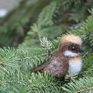 Needle felted bird. Little bird. Miniature. Needle felted animal. Soft sculpture. Made to order image 5