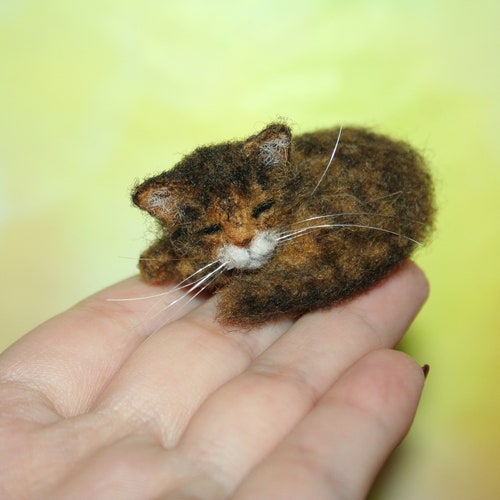 Miniature Sleeping Cat.Needle Felted Cat.Dollhouse Cat.Miniature Cat.Tabby Cat.Cat for Dollhouse. popular Miniature Felted Animal.Made to order.